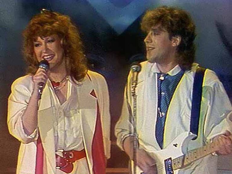 آهنگ روسی Две звезды (Two Stars) از Alla Pugacheva با متن و ترجمه مجزا