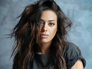 آهنگ فرانسوی A trop t’aimer از Amel Bent به همراه متن و ترجمه مجزا