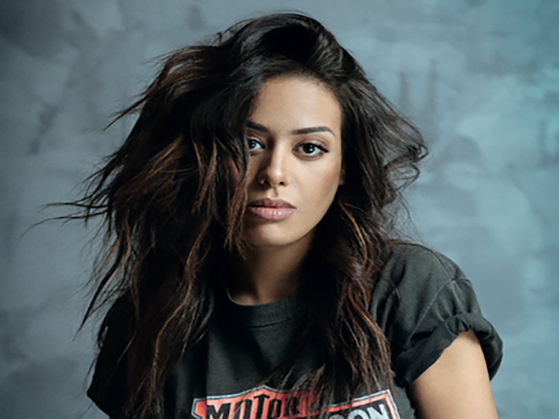 آهنگ فرانسوی Une star از Amel Bent به همراه متن و ترجمه مجزا