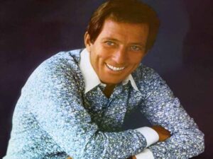 آهنگ انگلیسی Yesterday When I Was Young از Andy Williams به همراه متن و ترجمه مجزا