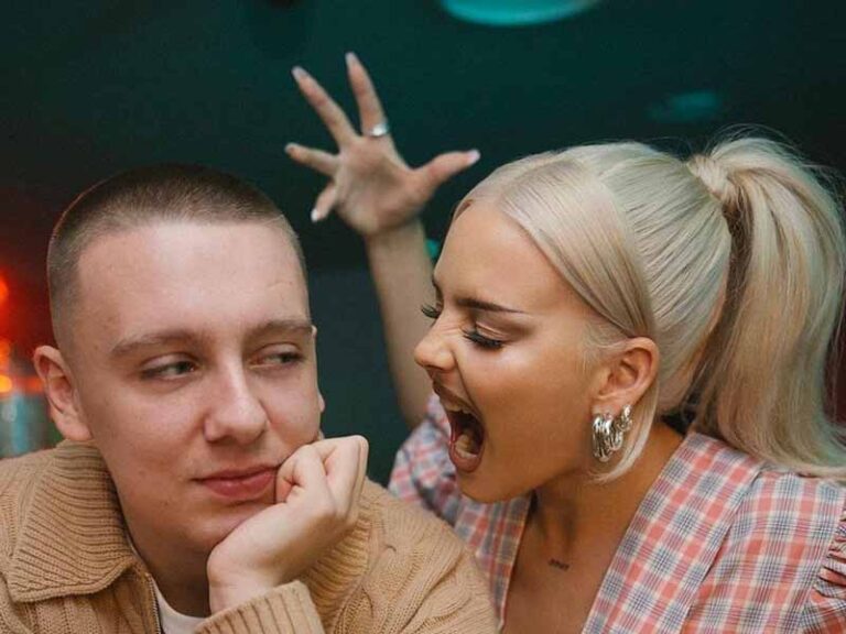 آهنگ انگلیسی PSYCHO از Anne Marie و Aitch به همراه متن و ترجمه مجزا