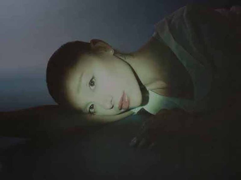 آهنگ انگلیسی Twilight Zone از Ariana Grande به همراه متن و ترجمه مجزا