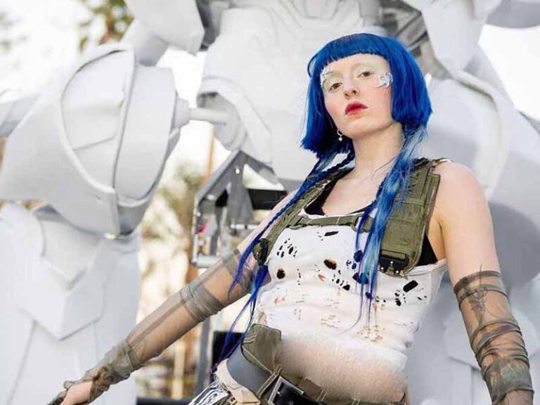 آهنگ انگلیسی Possession of a Weapon از Ashnikko به همراه متن و ترجمه مجزا