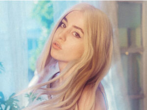 آهنگ انگلیسی My Head & My Heart از Ava Max به همراه متن و ترجمه مجزا