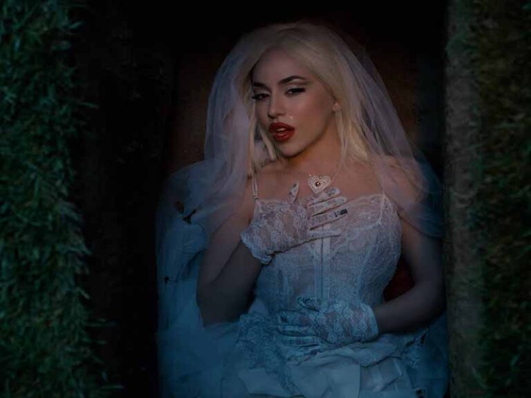 آهنگ انگلیسی One Of Us از Ava Max به همراه متن و ترجمه مجزا