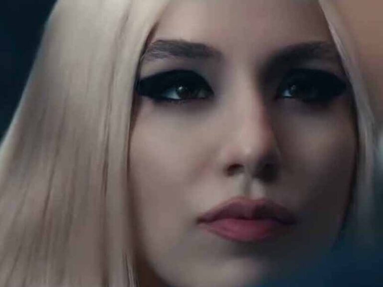 آهنگ انگلیسی Sleepwalker از Ava Max به همراه متن و ترجمه مجزا