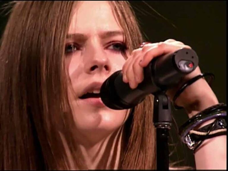 آهنگ انگلیسی Basketcase از Avril Lavigne به همراه متن و ترجمه مجزا