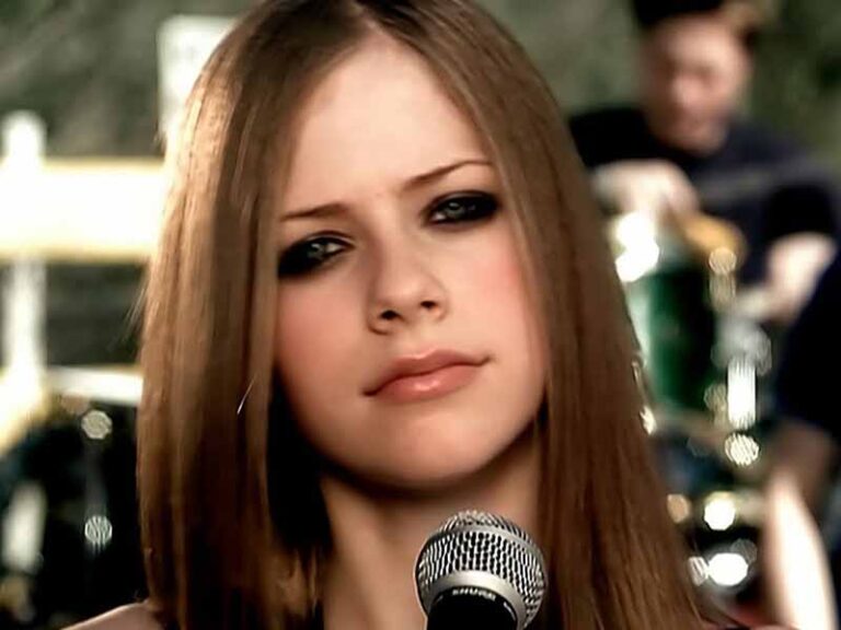آهنگ انگلیسی Complicated از Avril Lavigne به همراه متن و ترجمه مجزا