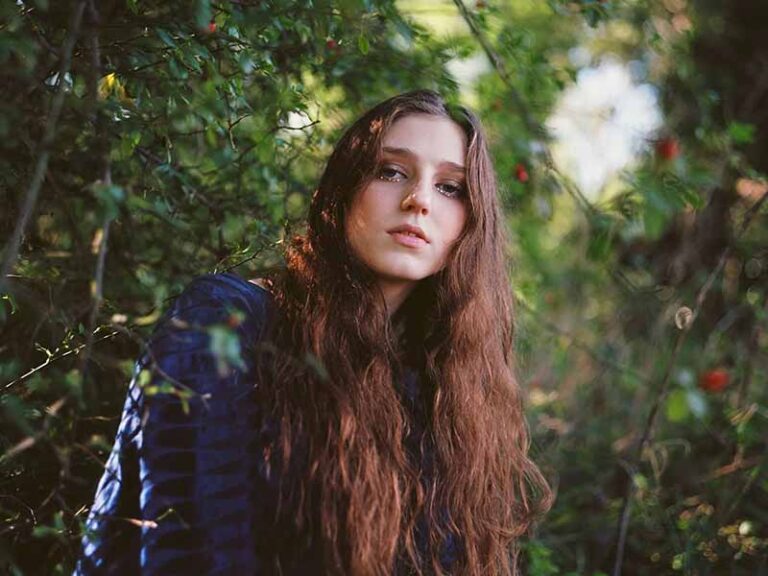 آهنگ انگلیسی Ghost in the Wind از Birdy به همراه متن و ترجمه مجزا