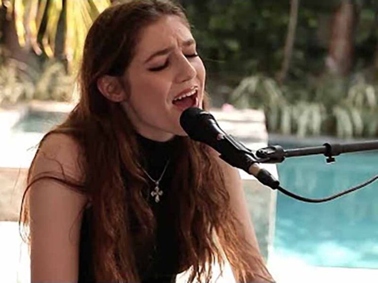 آهنگ انگلیسی Not About Angels از Birdy به همراه متن و ترجمه مجزا