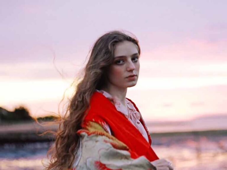 آهنگ انگلیسی Take My Heart از Birdy به همراه متن و ترجمه مجزا