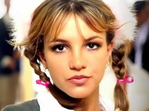 آهنگ انگلیسی …Baby One More Time از Britney Spears به همراه متن و ترجمه مجزا