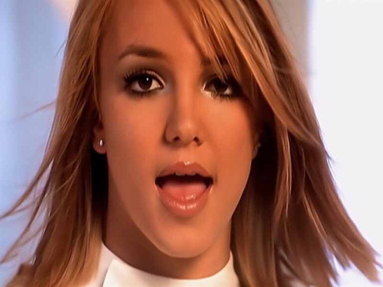 آهنگ انگلیسی Born to Make You Happy از Britney Spears به همراه متن و ترجمه مجزا