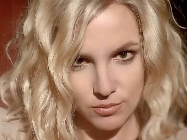 آهنگ انگلیسی Circus از Britney Spears به همراه متن و ترجمه مجزا