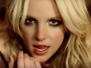 آهنگ انگلیسی If U Seek Amy از Britney Spears به همراه متن و ترجمه مجزا