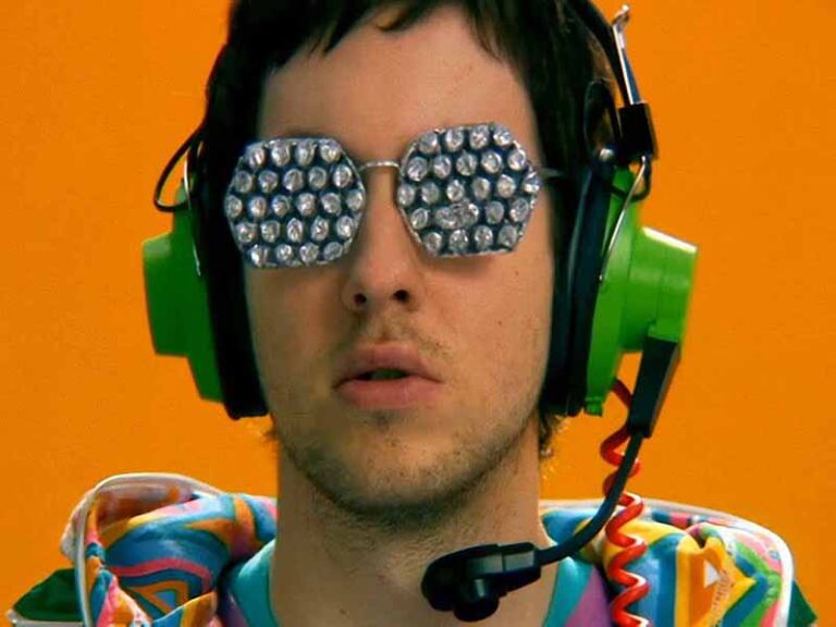 آهنگ انگلیسی Acceptable in the 80s از Calvin Harris به همراه متن و ترجمه مجزا