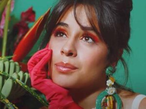 آهنگ انگلیسی Don’t Go Yet از Camila Cabello به همراه متن و ترجمه مجزا