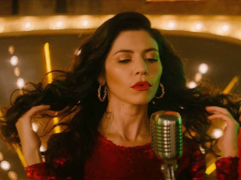 آهنگ انگلیسی Baby از Clean Bandit و MARINA و Luis Fonsi به همراه متن و ترجمه مجزا