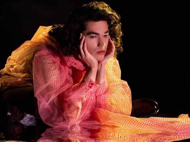 آهنگ انگلیسی Memories از Conan Gray به همراه متن و ترجمه مجزا