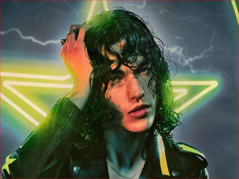 آهنگ انگلیسی Never Ending Song از Conan Gray به همراه متن و ترجمه مجزا