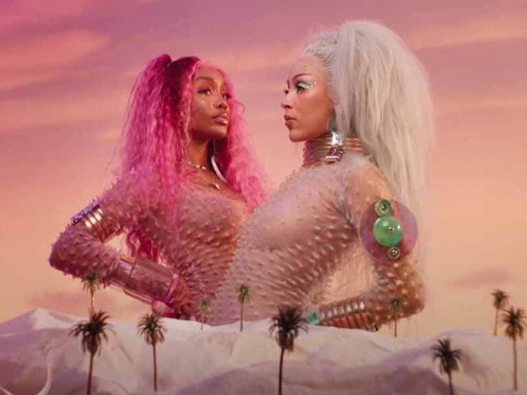 آهنگ انگلیسی Kiss Me More از Doja Cat و SZA به همراه متن و ترجمه مجزا