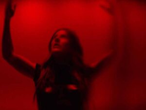 آهنگ انگلیسی Better Man از Ellie Goulding به همراه متن و ترجمه مجزا