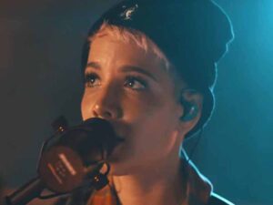 آهنگ انگلیسی Eyes Closed از Halsey به همراه متن و ترجمه مجزا