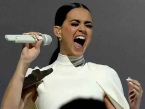 آهنگ انگلیسی By the Grace of God از Katy Perry به همراه متن و ترجمه مجزا