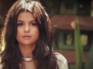 آهنگ انگلیسی Cut You Off از Selena Gomez به همراه متن و ترجمه مجزا
