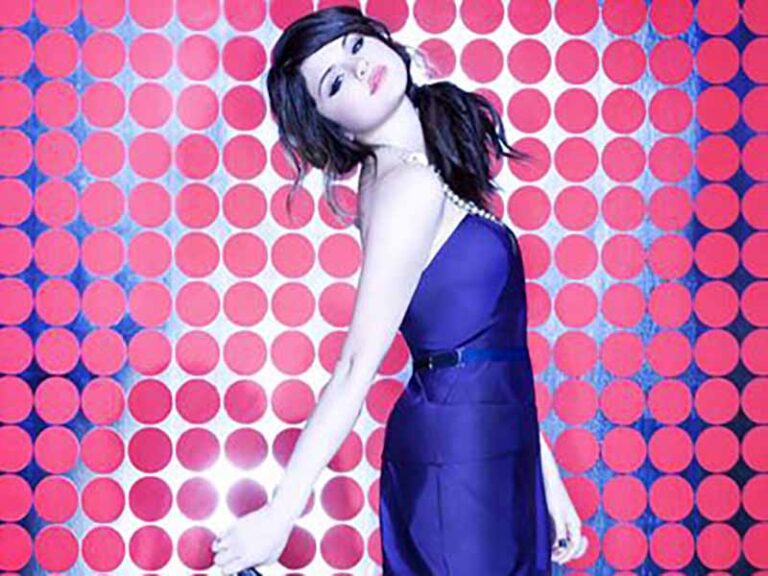 آهنگ انگلیسی Falling Down از Selena Gomez و The Scene به همراه متن و ترجمه مجزا