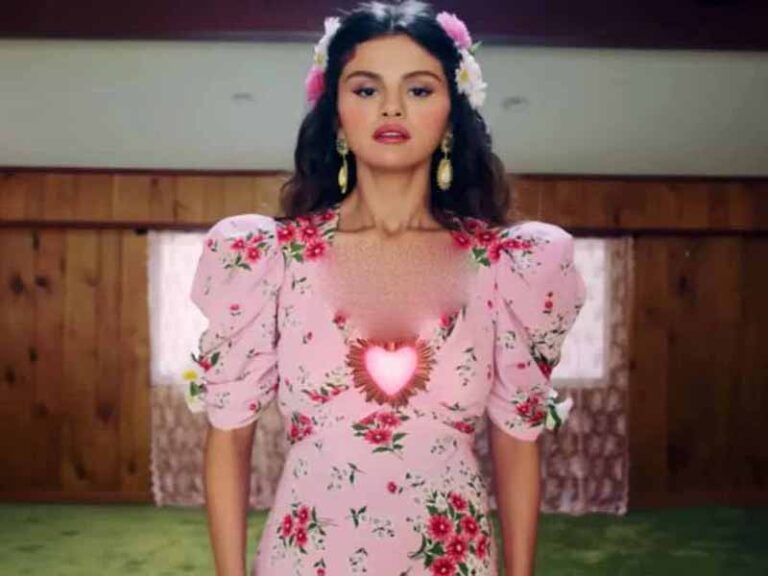 آهنگ اسپانیایی De Una Vez از Selena Gomez به همراه متن و ترجمه مجزا