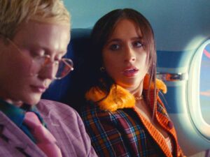 آهنگ انگلیسی chaotic از Tate McRae به همراه متن و ترجمه مجزا