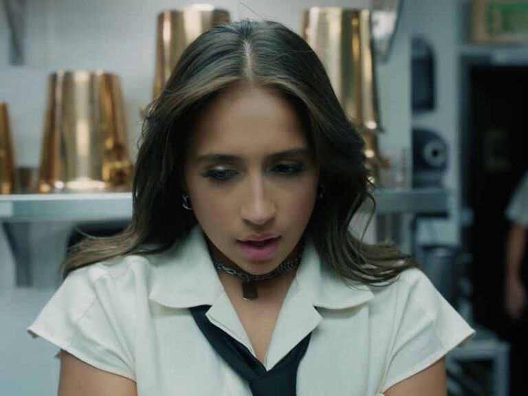 آهنگ انگلیسی feel like shit از Tate McRae به همراه متن و ترجمه مجزا