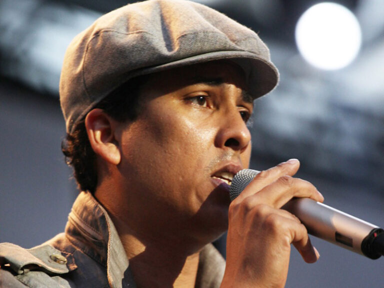 آهنگ آلمانی ​​Ich danke allen Menschen از Xavier Naidoo به همراه متن و ترجمه مجزا