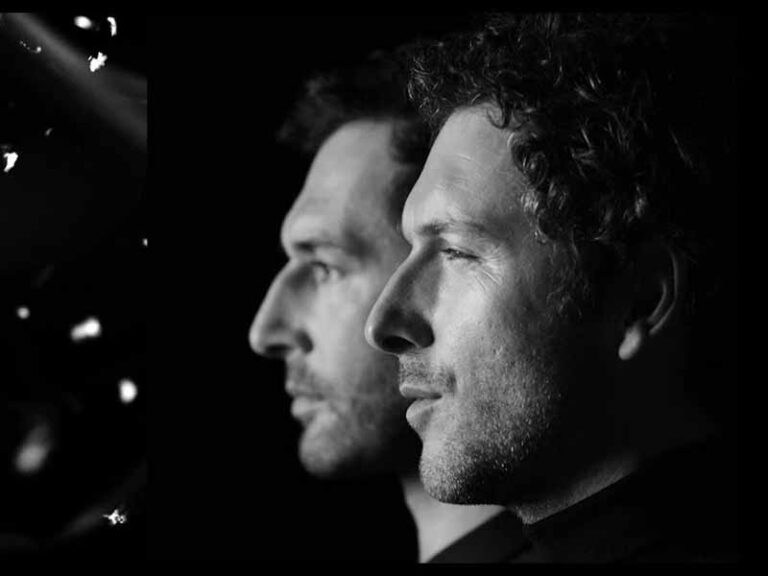 آهنگ انگلیسی Maybe on the Moon از AaRON به همراه متن و ترجمه مجزا