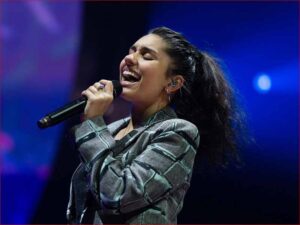 آهنگ انگلیسی October از Alessia Cara به همراه متن و ترجمه مجزا