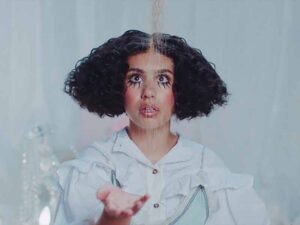 آهنگ انگلیسی Shapeshifter از Alessia Cara به همراه متن و ترجمه مجزا