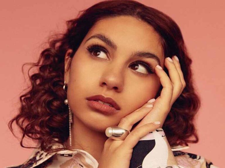آهنگ انگلیسی Slow Lie از Alessia Cara به همراه متن و ترجمه مجزا