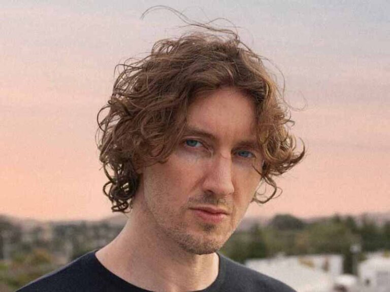 آهنگ انگلیسی Truth از Dean Lewis به همراه متن و ترجمه مجزا