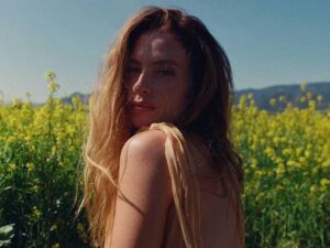 آهنگ انگلیسی Boy از FLETCHER به همراه متن و ترجمه مجزا