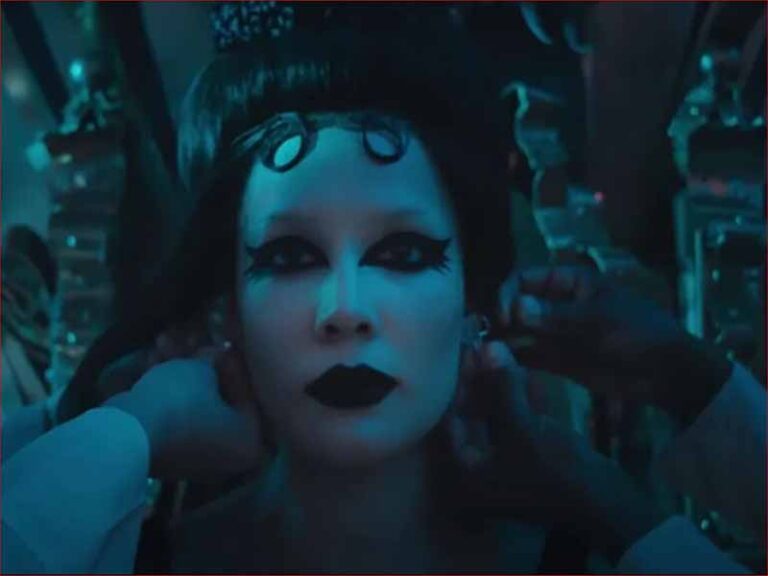 آهنگ انگلیسی Easier than Lying از Halsey به همراه متن و ترجمه مجزا