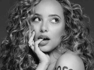 آهنگ انگلیسی Strip از Little Mix و Sharaya J به همراه متن و ترجمه مجزا