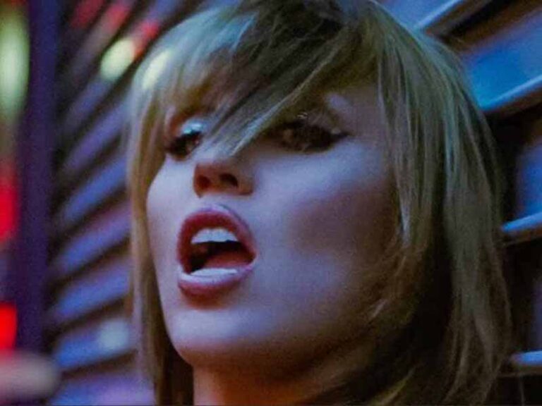 آهنگ انگلیسی Easy Lover از Miley Cyrus به همراه متن و ترجمه مجزا