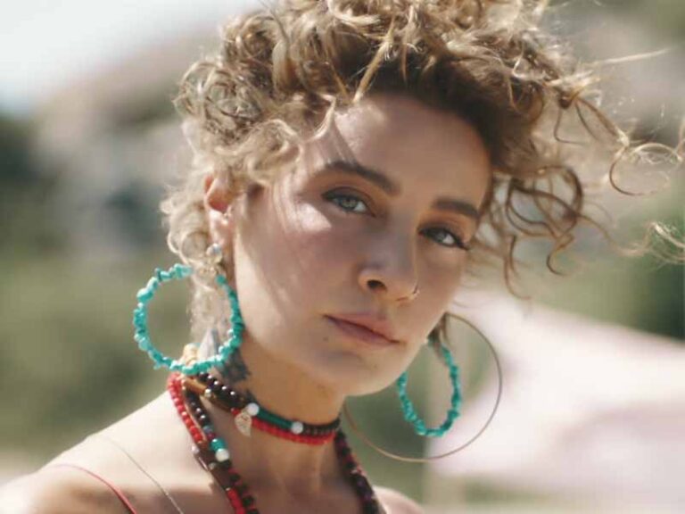 آهنگ ترکی Karanfil از Sila به همراه متن و ترجمه مجزا