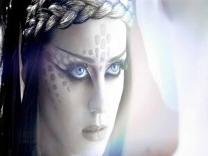 آهنگ انگلیسی .E.T از Katy Perry به همراه متن و ترجمه مجزا