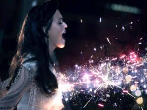 آهنگ انگلیسی Firework از Katy Perry به همراه متن و ترجمه مجزا