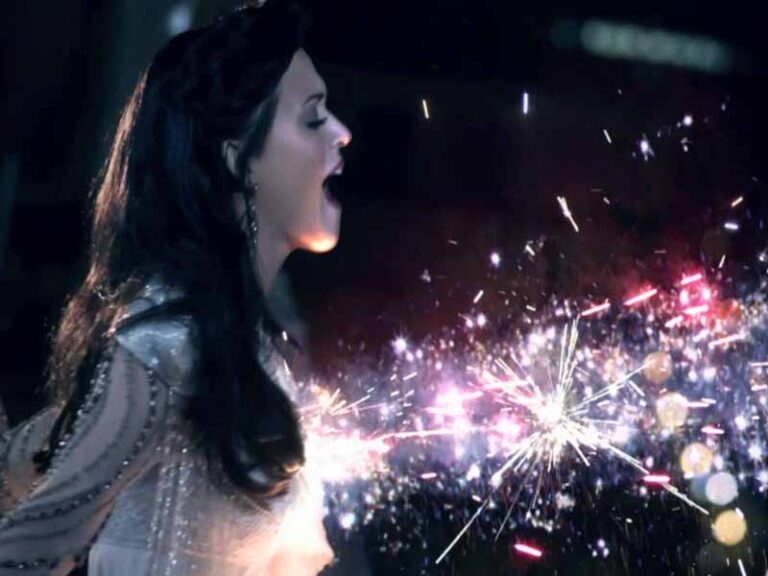آهنگ انگلیسی Firework از Katy Perry به همراه متن و ترجمه مجزا