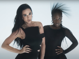 آهنگ انگلیسی I’M HIS, HE’S MINE از Katy Perry و Doechii به همراه متن و ترجمه مجزا