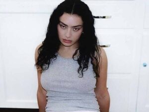 آهنگ انگلیسی 360 از Charli XCX به همراه متن و ترجمه مجزا