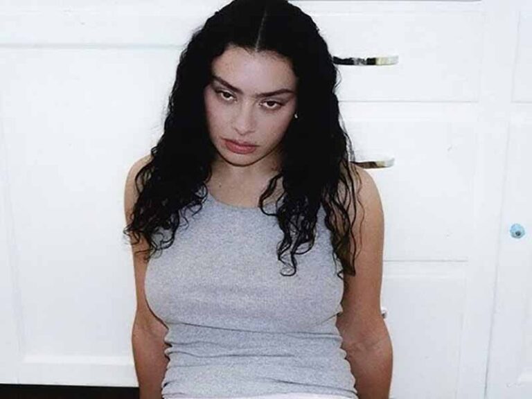 آهنگ انگلیسی 360 از Charli XCX به همراه متن و ترجمه مجزا